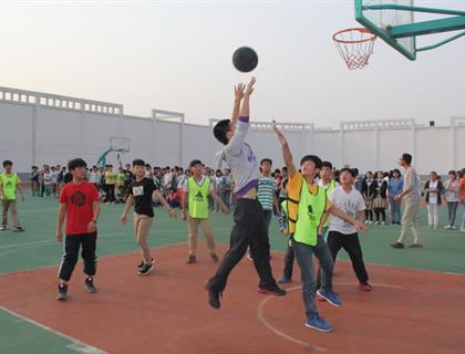 初中部学生篮球比赛