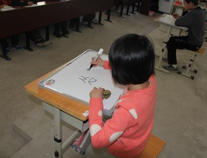 书写的文明传递，民族的未雨绸缪 -- 伊河学校初中部举行“汉字听写大赛”